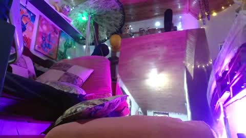 Laye19 online show from 12/11/24, 03:24