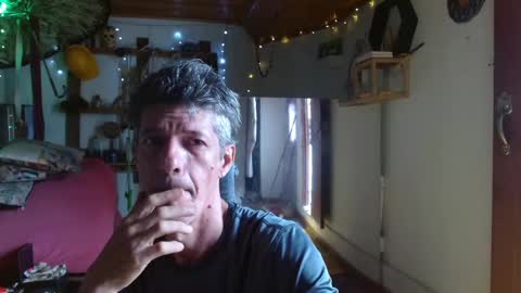 Laye19 online show from 12/30/24, 03:24