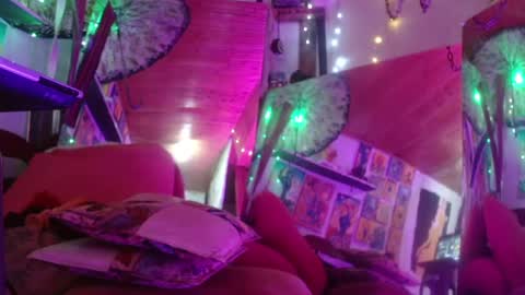 Laye19 online show from 01/06/25, 12:27