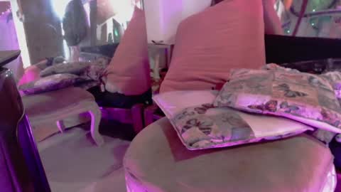 Laye19 online show from 01/14/25, 05:23