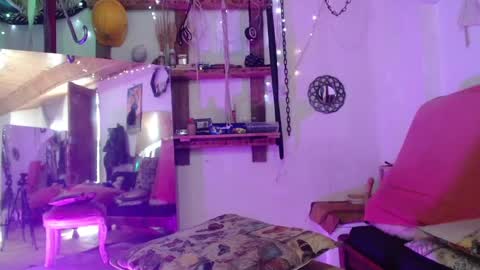 Laye19 online show from 01/16/25, 02:08