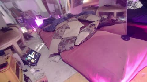 Laye19 online show from 01/26/25, 04:51