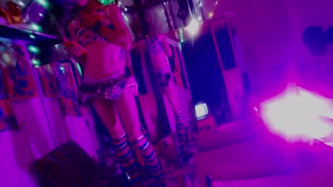 Laye19 online show from 02/01/25, 01:55