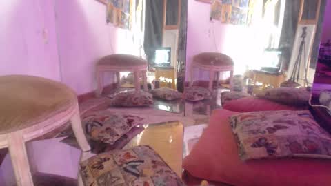 Laye19 online show from 02/04/25, 05:01