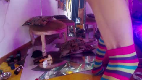 Laye19 online show from 02/05/25, 05:31