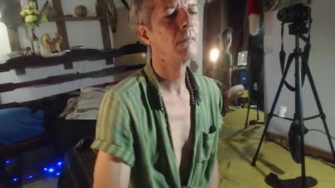 Laye19 online show from 09/20/25, 02:34