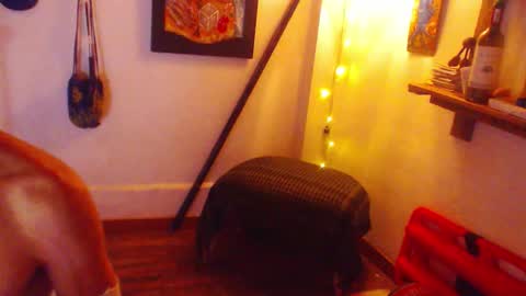 Laye19 online show from 09/25/25, 02:04