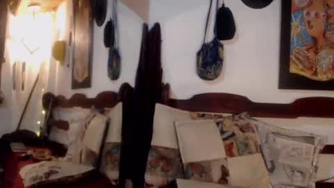 Laye19 online show from 10/15/25, 02:55