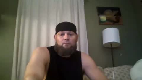 Snapshot of layinlow42 chatting on 10/21/25, 05:19 layinlow42 online show from 10/21/25, 05:19