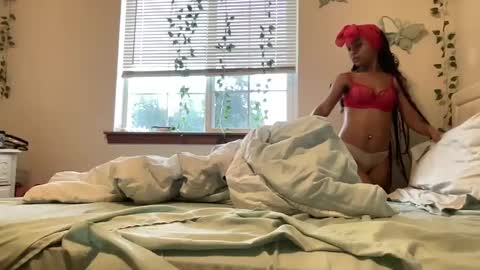 layla online show from 09/29/25, 05:07