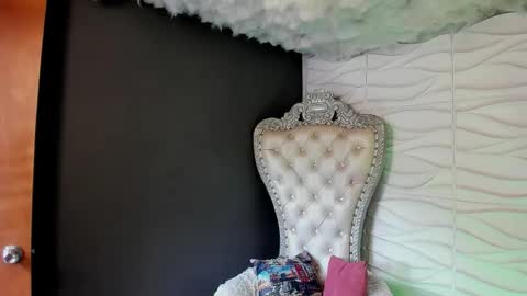 Layla online show from 03/21/26, 08:01