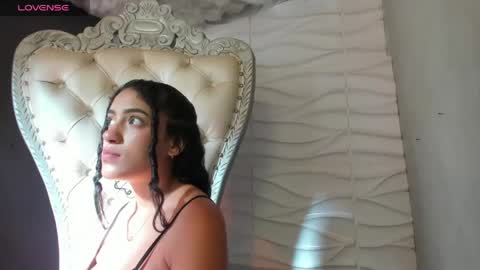 Layla online show from 04/21/26, 08:55