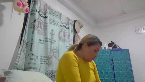 layla_astrum online show from 11/12/25, 03:07