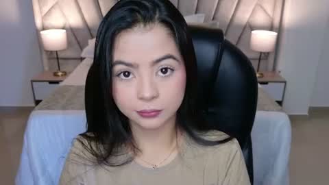 Layla Breezee online show from 07/06/26, 12:02