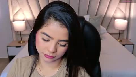 Layla Breezee online show from 07/19/26, 10:41