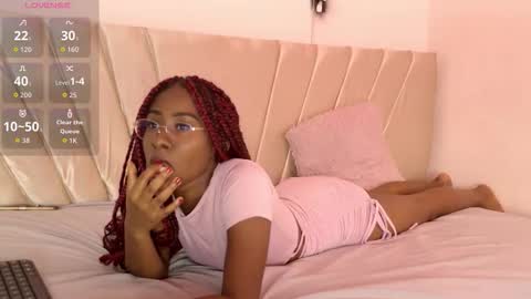 layla online show from 03/06/26, 12:12