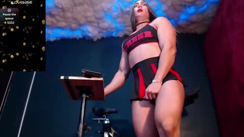 Snapshot of layla_dominac chatting on 10/11/25, 11:42 Layla   help me with your thumbs up its important  online show from 10/11/25, 11:42