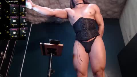 Snapshot of layla_dominac chatting on 10/26/25, 08:09 Layla   help me with your thumbs up its important  online show from 10/26/25, 08:09