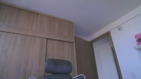 Layla online show from 06/07/26, 12:31