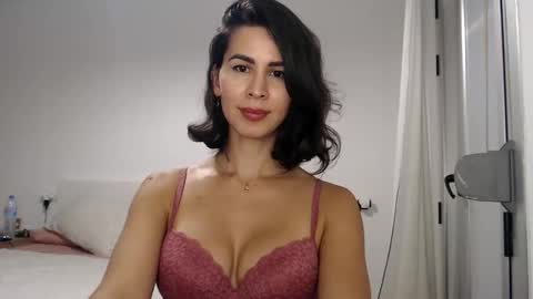 Layla online show from 09/19/25, 04:07