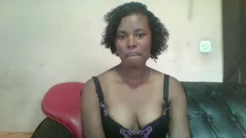 Snapshot of laylah517 chatting on 11/05/25, 11:43 laylah517 online show from 11/05/25, 11:43