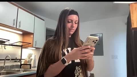 Snapshot of laylahlaylah1 chatting on 11/20/25, 05:01 laylahlaylah1 online show from 11/20/25, 05:01