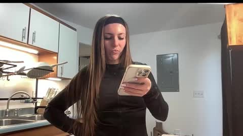 Snapshot of laylahlaylah1 chatting on 11/24/25, 01:00 laylahlaylah1 online show from 11/24/25, 01:00