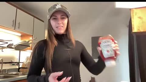 Snapshot of laylahlaylah1 chatting on 11/25/25, 01:55 laylahlaylah1 online show from 11/25/25, 01:55