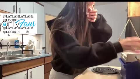 Snapshot of laylahlaylah1 chatting on 12/21/25, 11:50 laylahlaylah1 online show from 12/21/25, 11:50