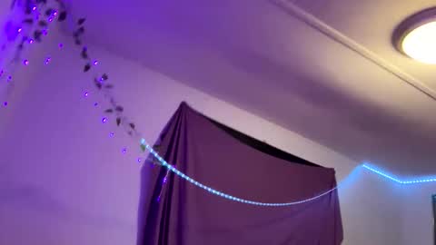 Layla online show from 11/22/25, 06:34