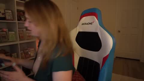 Layla Universe online show from 04/25/26, 04:26