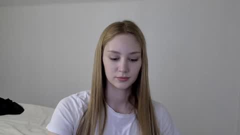 Laylla001 online show from 12/05/24, 06:32