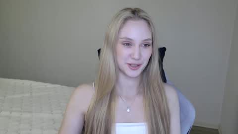 Laylla001 online show from 10/06/25, 06:00