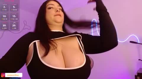 Snapshot of layna_cold chatting on 06/10/26, 03:33 Vannessa online show from 06/10/26, 03:33