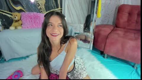 Snapshot of layqueen77 chatting on 10/14/25, 02:45 Layqueen online show from 10/14/25, 02:45