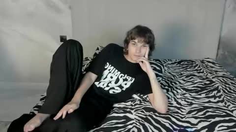 Snapshot of lazydarkknight chatting on 07/17/26, 11:09 Alex online show from 07/17/26, 11:09