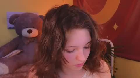 Snapshot of lea_belle_ chatting on 03/01/25, 04:44 Lea online show from 03/01/25, 04:44