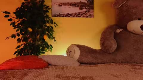 Snapshot of lea_belle_ chatting on 03/07/25, 05:28 Lea online show from 03/07/25, 05:28