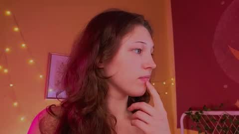 Snapshot of lea_belle_ chatting on 09/19/25, 05:13 Lea online show from 09/19/25, 05:13