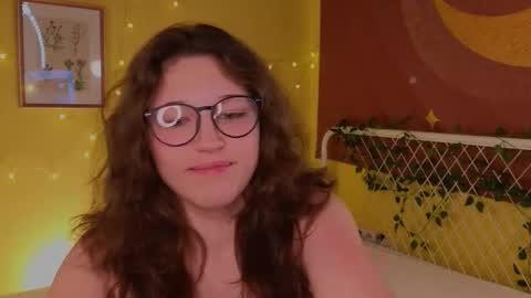 Snapshot of lea_belle_ chatting on 10/15/25, 05:57 Lea online show from 10/15/25, 05:57