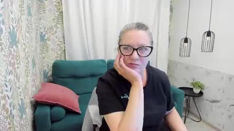 Snapshot of lea_fruit chatting on 06/21/26, 05:10 Lea online show from 06/21/26, 05:10