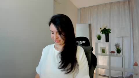 Snapshot of lea_shadom chatting on 06/22/26, 01:07 Lea online show from 06/22/26, 01:07