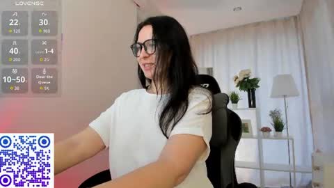 Snapshot of lea_shadom chatting on 06/23/26, 01:14 Lea online show from 06/23/26, 01:14