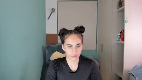 Snapshot of leah_sm chatting on 01/17/25, 12:53 Laura online show from 01/17/25, 12:53