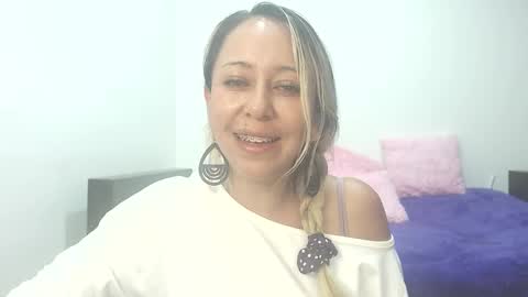 leah_susman online show from 11/18/25, 01:55