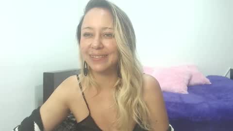 leah_susman online show from 11/30/25, 02:04