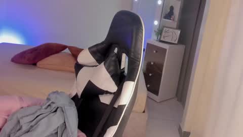 leahaltomm online show from 02/18/25, 09:42