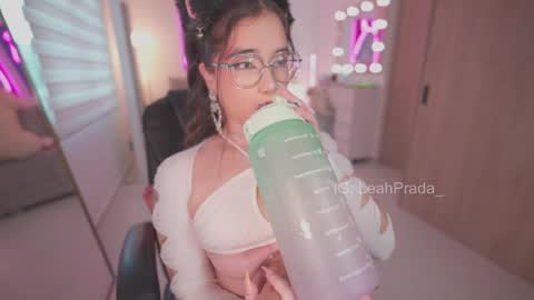Snapshot of leahprada_ chatting on 05/15/26, 10:17 Instagram Leahprada online show from 05/15/26, 10:17