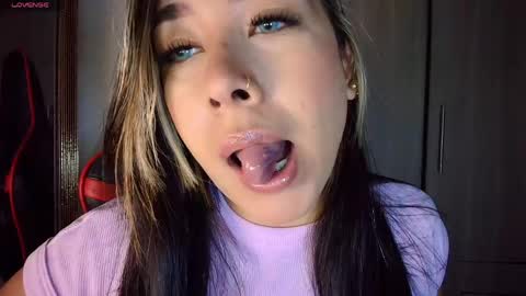 Snapshot of leahtemptation chatting on 04/11/26, 12:09 leah online show from 04/11/26, 12:09