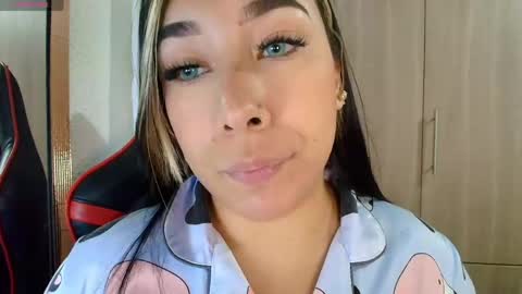 Snapshot of leahtemptation chatting on 04/14/26, 03:07 leah online show from 04/14/26, 03:07